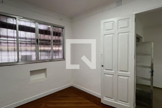 Quarto 1 de casa para alugar com 6 quartos, 300m² em Vila Matias, Santos