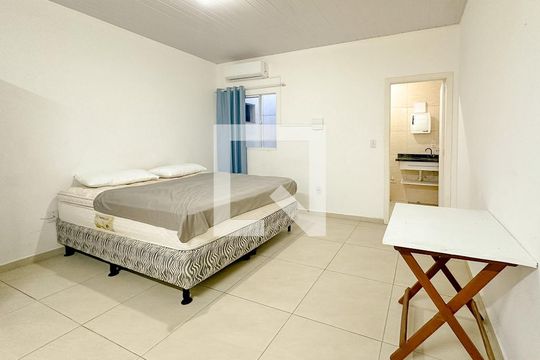 Sala/Quarto de kitnet/studio para alugar com 1 quarto, 25m² em Canasvieiras, Florianópolis