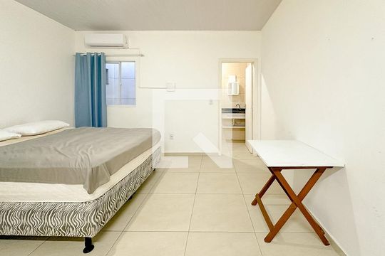 Sala/Quarto de kitnet/studio para alugar com 1 quarto, 25m² em Canasvieiras, Florianópolis
