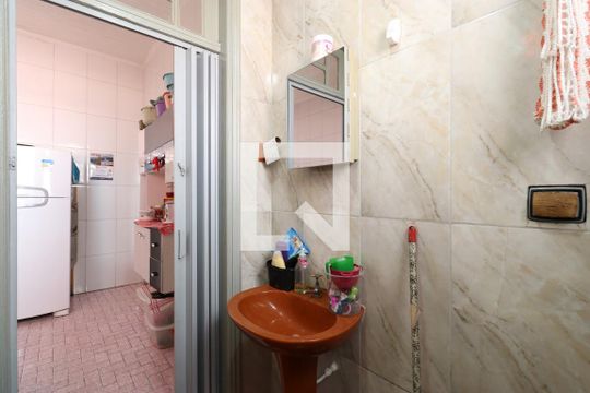 Banheiro de casa à venda com 3 quartos, 120m² em Vila Anastácio, São Paulo