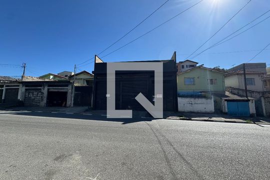 Fachada de casa para alugar com 2 quartos, 380m² em Rochdale, Osasco