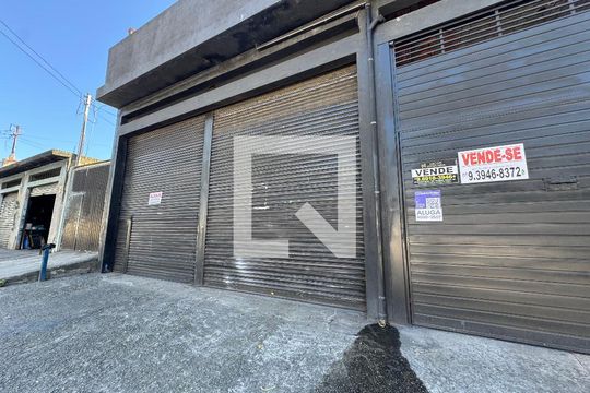 Fachada com PLACA de casa para alugar com 2 quartos, 380m² em Rochdale, Osasco
