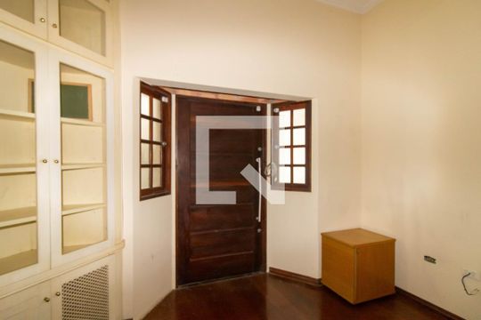 Sala de Tv de casa de condomínio à venda com 5 quartos, 450m² em Portal dos Gramados, Guarulhos
