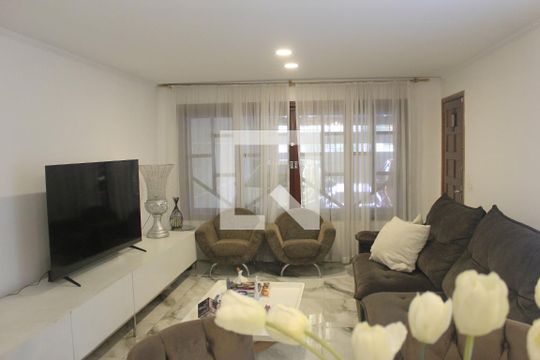 Sala de casa à venda com 4 quartos, 242m² em Vila Rosalia, Guarulhos
