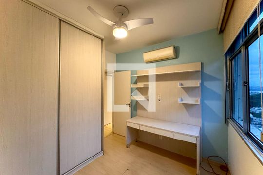 Quarto de apartamento à venda com 2 quartos, 70m² em Laranjeiras, Rio de Janeiro