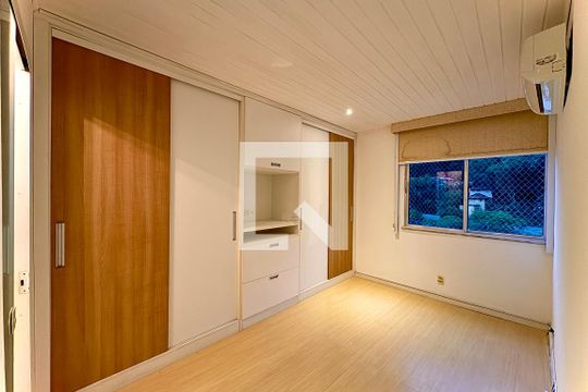 Suíte de apartamento à venda com 2 quartos, 70m² em Laranjeiras, Rio de Janeiro