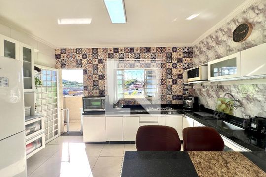 Cozinha de casa à venda com 3 quartos, 320m² em São Benedito, Belo Horizonte
