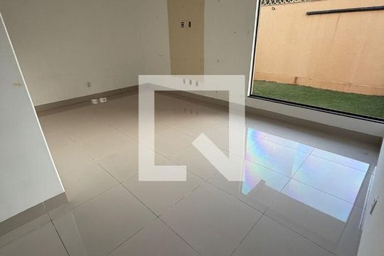 Quarto de casa para alugar com 4 quartos, 400m² em Vila Brasilia, Goiânia