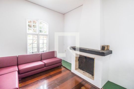 Sala  de casa de condomínio para alugar com 4 quartos, 380m² em Chacara Santa Lucia dos Ypes, Carapicuíba