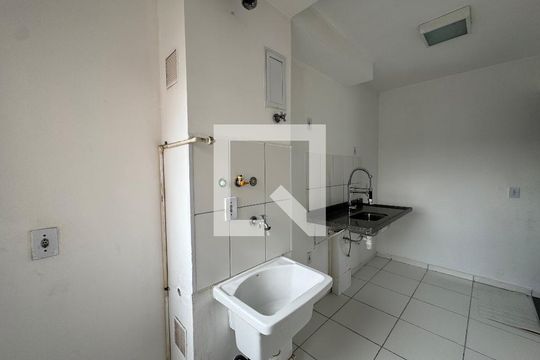 Cozinha e Área de Serviço de apartamento à venda com 2 quartos, 48m² em São Pedro, Osasco