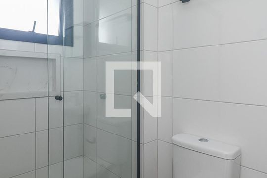 Banheiro de apartamento para alugar com 1 quarto, 26m² em Costa E Silva, Porto Alegre