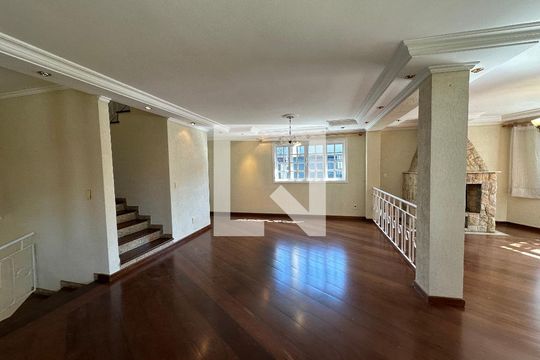 Sala de casa de condomínio para alugar com 3 quartos, 270m² em Nova Higienópolis, Barueri