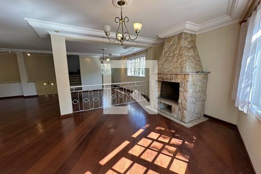 Sala de casa de condomínio para alugar com 3 quartos, 270m² em Nova Higienópolis, Barueri