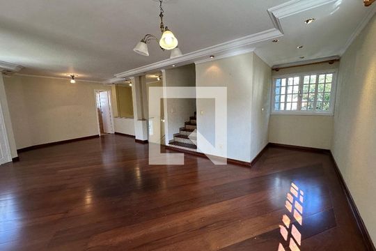 Sala de casa de condomínio para alugar com 3 quartos, 270m² em Nova Higienópolis, Barueri