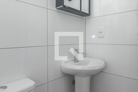 Banheiro de apartamento para alugar com 1 quarto, 26m² em Costa E Silva, Porto Alegre