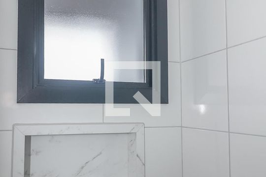 Banheiro de apartamento para alugar com 1 quarto, 25m² em Costa E Silva, Porto Alegre