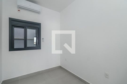 Quarto de apartamento para alugar com 1 quarto, 25m² em Costa E Silva, Porto Alegre
