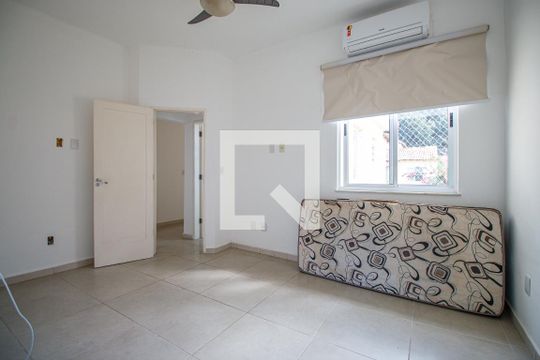 Quarto 2 de casa à venda com 7 quartos, 405m² em Grajaú, Rio de Janeiro