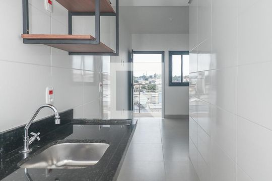 Cozinha de apartamento para alugar com 1 quarto, 28m² em Costa E Silva, Porto Alegre