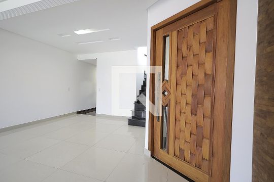 Sala de casa para alugar com 3 quartos, 310m² em Parque Oratório, Santo André