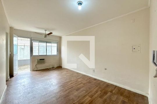 Sala/Quarto de apartamento para alugar com 1 quarto, 27m² em Sarandi, Porto Alegre