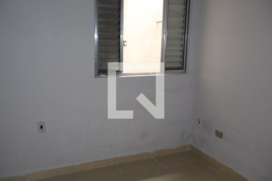 Quarto 2 de casa para alugar com 3 quartos, 100m² em Vila Margarida, São Paulo