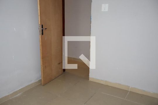 Quarto 2 de casa para alugar com 3 quartos, 100m² em Vila Margarida, São Paulo