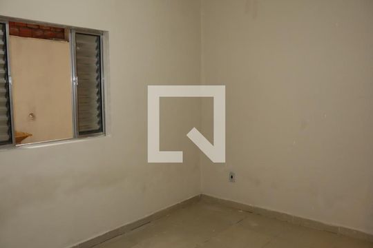 Quarto 1 de casa para alugar com 3 quartos, 100m² em Vila Margarida, São Paulo
