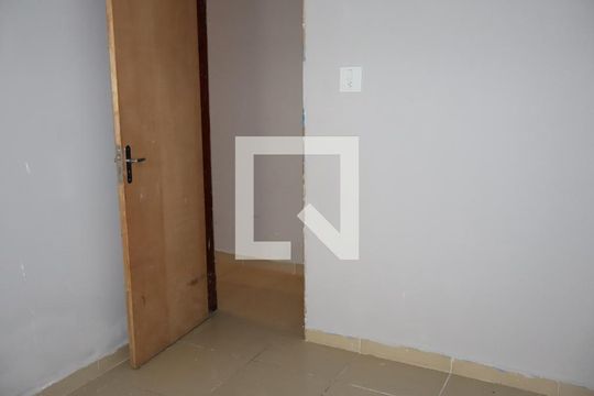 Quarto 2 de casa para alugar com 3 quartos, 100m² em Vila Margarida, São Paulo