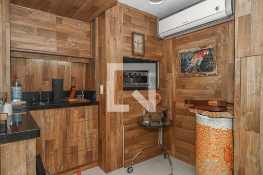 Sala de apartamento à venda com 2 quartos, 200m² em Passo D’areia, Porto Alegre