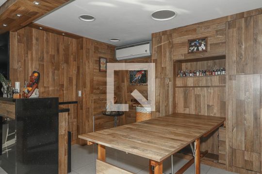Sala de apartamento à venda com 2 quartos, 200m² em Passo D’areia, Porto Alegre