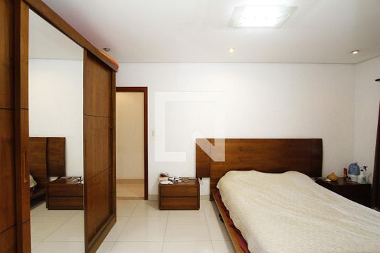Quarto 1 - Suíte de casa à venda com 3 quartos, 510m² em Vista Alegre, Belo Horizonte