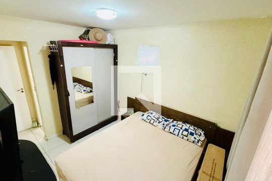 Quarto de apartamento para alugar com 2 quartos, 50m² em São Marcos, Salvador