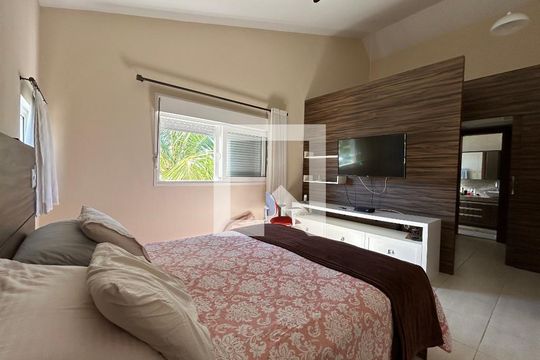 Suíte de casa de condomínio para alugar com 4 quartos, 284m² em Morro das Pedras, Florianópolis