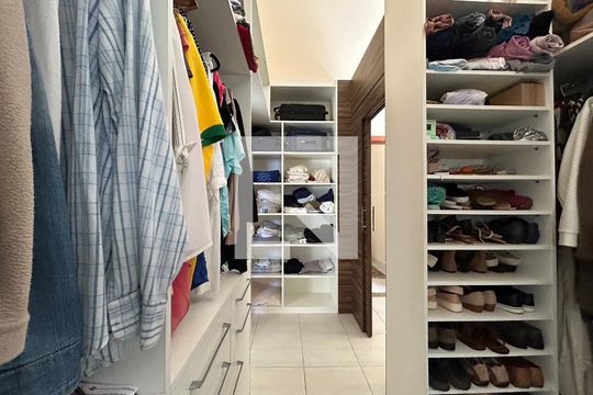 Suíte closet de casa de condomínio para alugar com 4 quartos, 284m² em Morro das Pedras, Florianópolis