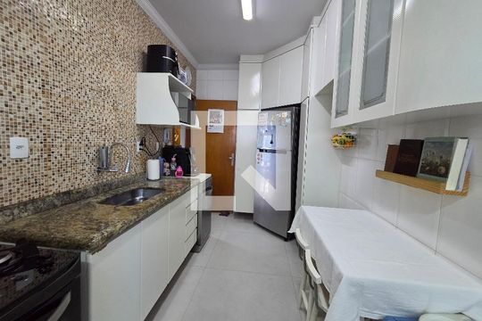 Cozinha de apartamento para alugar com 2 quartos, 74m² em Guilhermina, Praia Grande