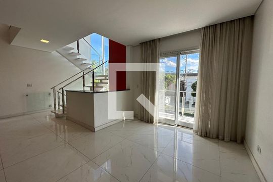 Sala de casa de condomínio à venda com 5 quartos, 252m² em Suru, Barueri