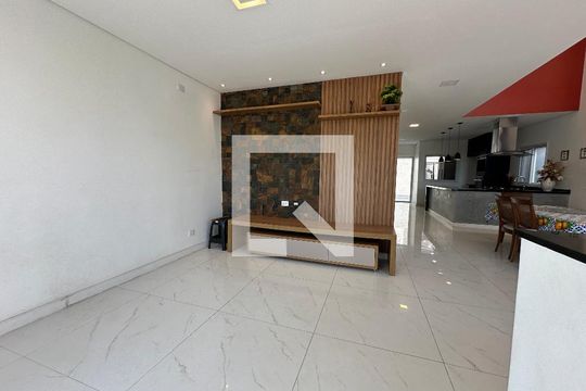 Sala de casa de condomínio à venda com 5 quartos, 252m² em Suru, Barueri
