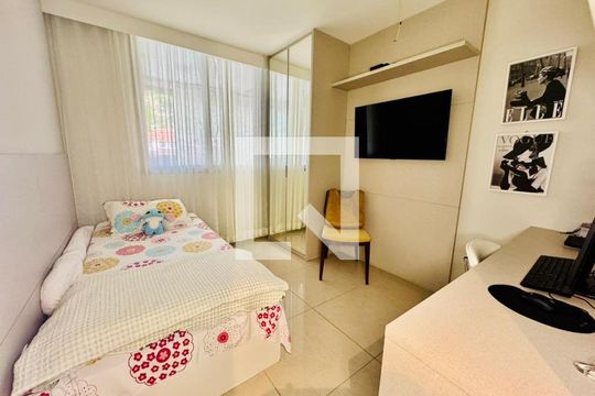 Quarto de apartamento à venda com 3 quartos, 116m² em Charitas, Niterói