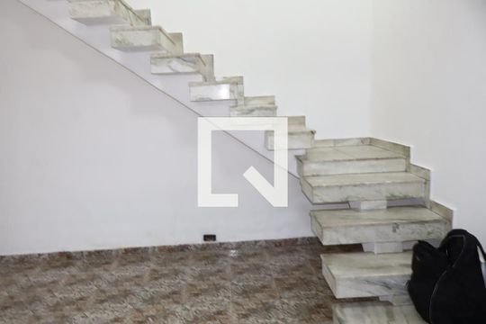 Corredor de casa à venda com 4 quartos, 270m² em Vila Darli, São Paulo