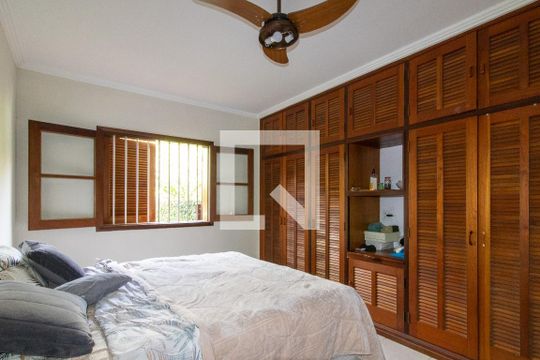 Suite de casa à venda com 4 quartos, 430m² em Cidade Universitária, Campinas