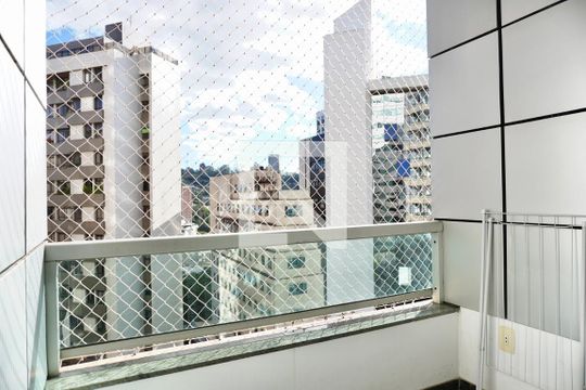 Sala - Varanda  de kitnet/studio para alugar com 1 quarto, 48m² em Lourdes, Belo Horizonte