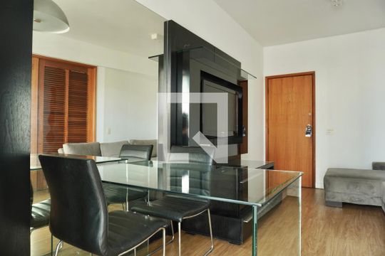 Sala  de kitnet/studio para alugar com 1 quarto, 48m² em Lourdes, Belo Horizonte