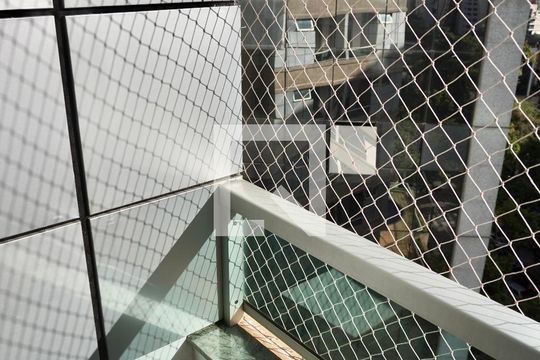 Sala - Varanda  de kitnet/studio para alugar com 1 quarto, 48m² em Lourdes, Belo Horizonte
