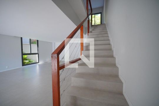 Escada para dormitórios  de casa para alugar com 3 quartos, 256m² em João Paulo, Florianópolis