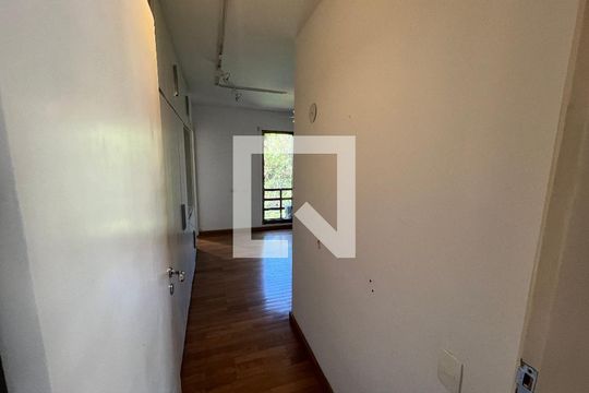 Corredor  de apartamento à venda com 4 quartos, 139m² em Vila Sonia, São Paulo