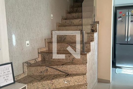 Escada de casa à venda com 3 quartos, 120m² em Irajá, Rio de Janeiro