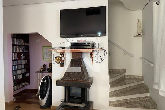 Sala de casa à venda com 4 quartos, 240m² em Vila Gomes, São Paulo