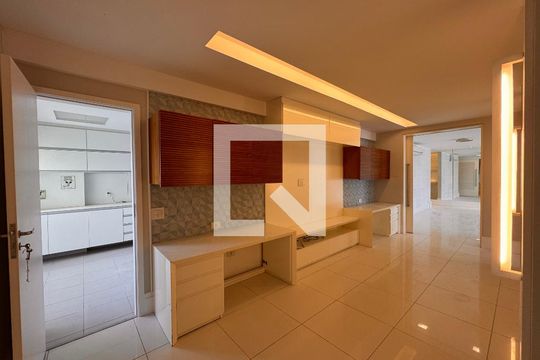 Hall Íntimo de apartamento para alugar com 4 quartos, 260m² em Barra da Tijuca, Rio de Janeiro