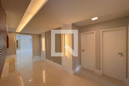 Hall Íntimo de apartamento para alugar com 4 quartos, 260m² em Barra da Tijuca, Rio de Janeiro